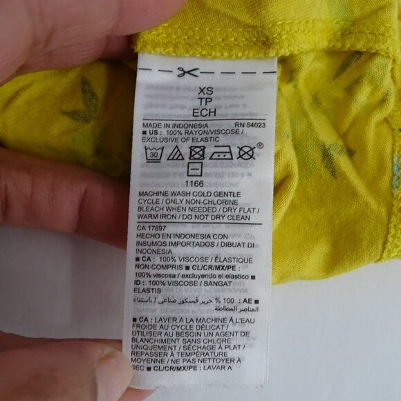 Old Navy Yellow Floral Button Up Short Sleeve Top Women Size XS Jersey Knit - Picture 5 of 8